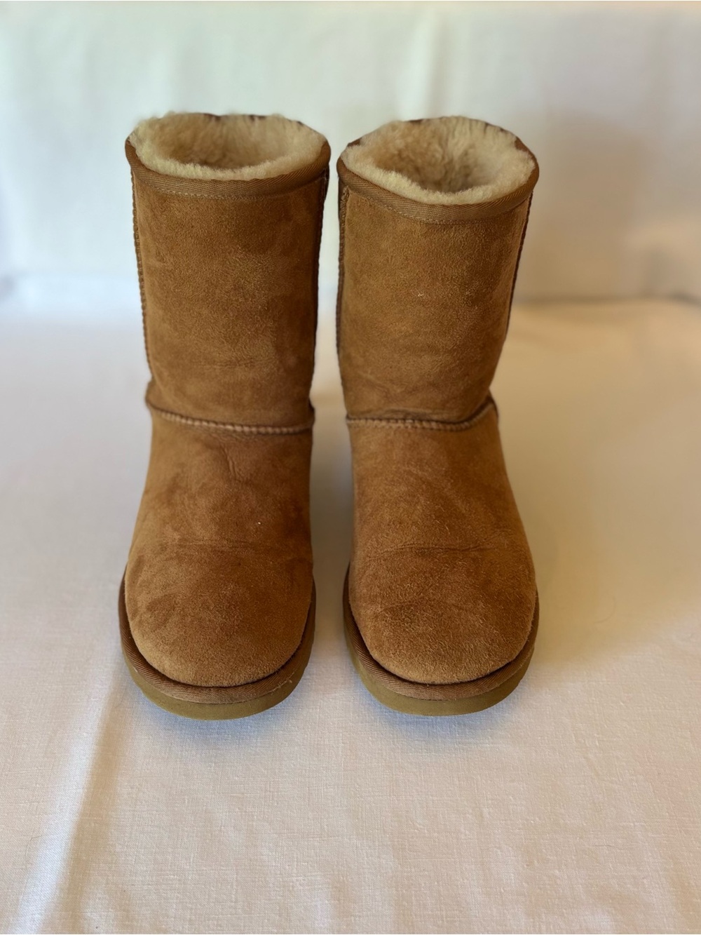 UGG Australia Short Suede Boot - Chestnut Brown Size US 8